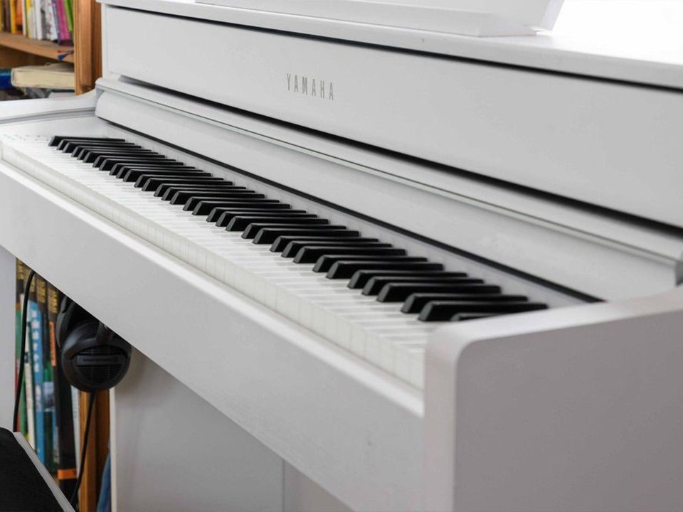 Chi tiết đàn YAMAHA CLP-575 WH - Hình 4